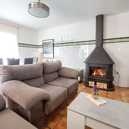 Vakantiehuis 2 Bedroom Stunning In Almazora